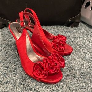 Red heals. Size 7
